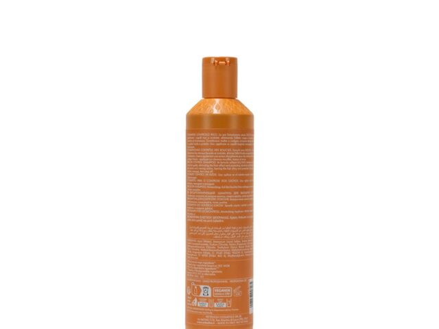 Formula sa specială, fără SLS/SLES, curăță delicat părul ondulat, eliminând efectul de încrețire.